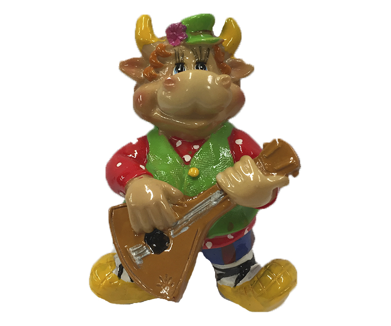 Pyntefigur - Ko klædt i grønt, rødt og blåt med guitar