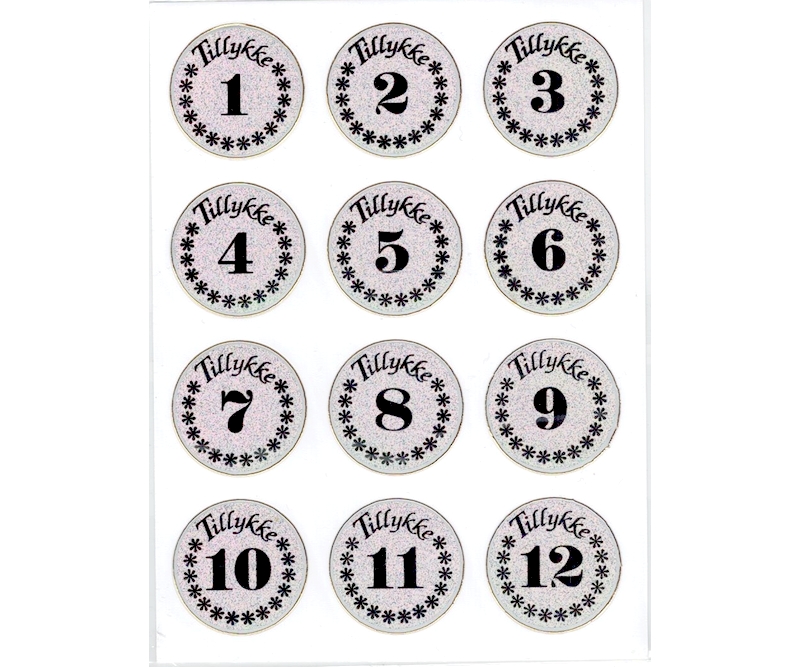 Stickers ,Tillykke med tal fra 1-12, i sølv metal - ø 27mm
